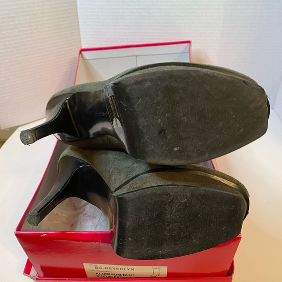 EUC BCBGirls Women's Size 9B Platform Grey Suede Black Patent Leather Boots - Picture 4 of 10